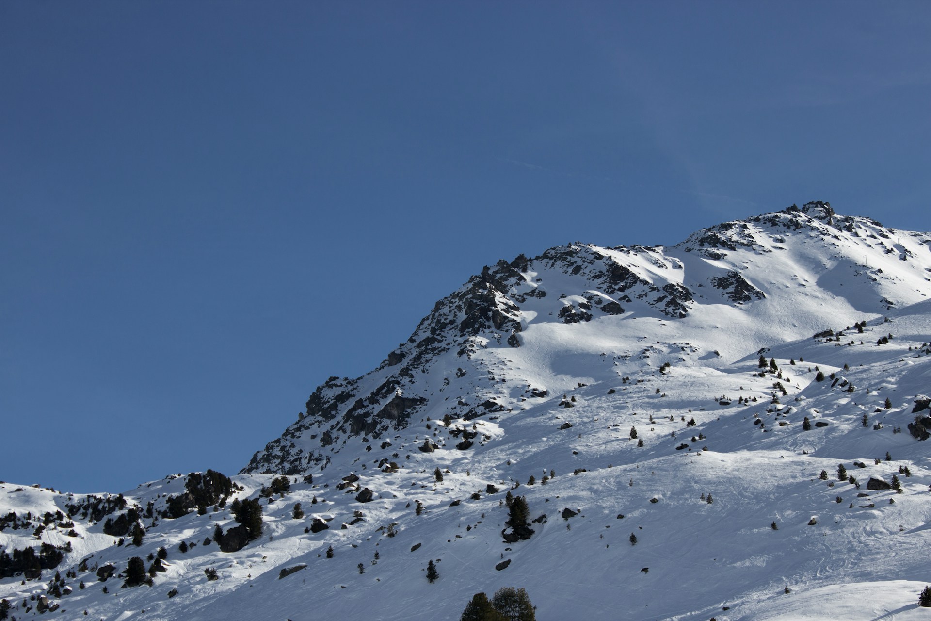 Guide to Skiing Off-Piste in the Three Valleys, France